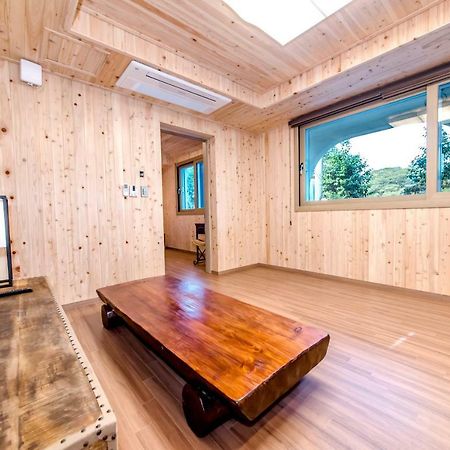 Dongbackdongsan Pension Jeju Eksteriør bilde